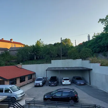 ゲストハウス Elena 3*